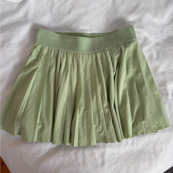 Aritzia Golden Movetech Tennis Skirt - Picture 4 of 5
